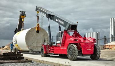 UNIQUE PARTNERSHIP WITH KONECRANES ABOUT A NEW 100 TONS REACH STACKER