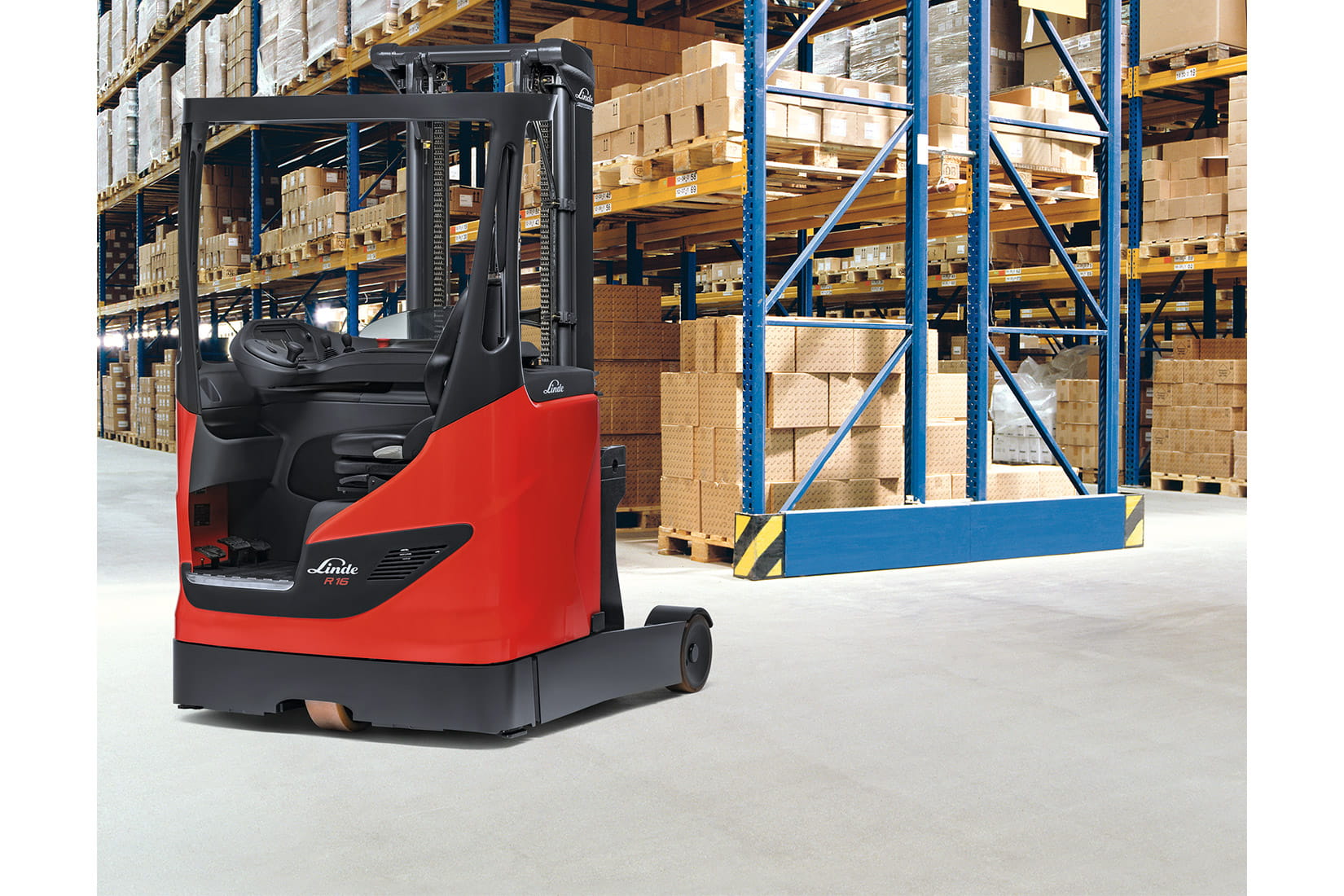 Linde R10-16B | Half pallet lifts in high rack warehouses 8 m